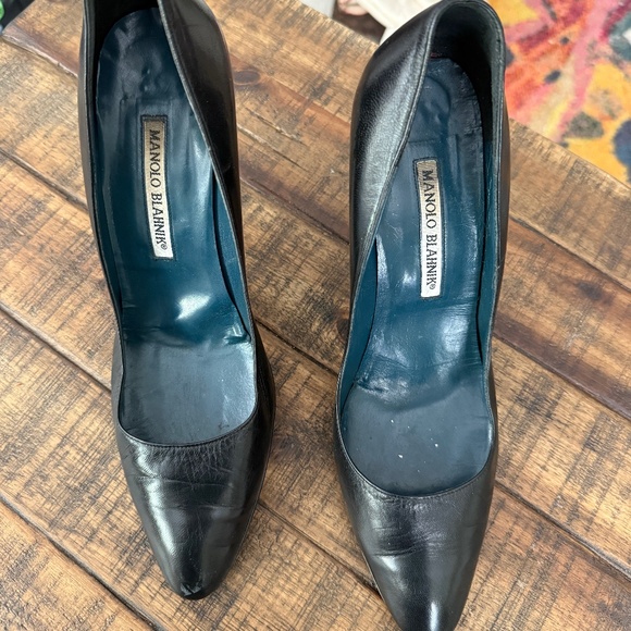 Manolo Blahnik Black Leather Pointed Toe Pumps – Classic, Well-Loved - Picture 1 of 4